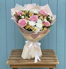 Букет цветов из:  Гвоздики, Орхидеи и Розы в Арбаж