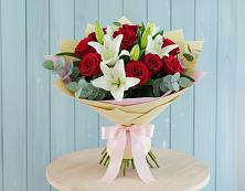 Букет цветов из:  Лилии и Розы в Арбаж
