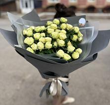 Букет Белые кустовые розы Солинеро в Арбаж
