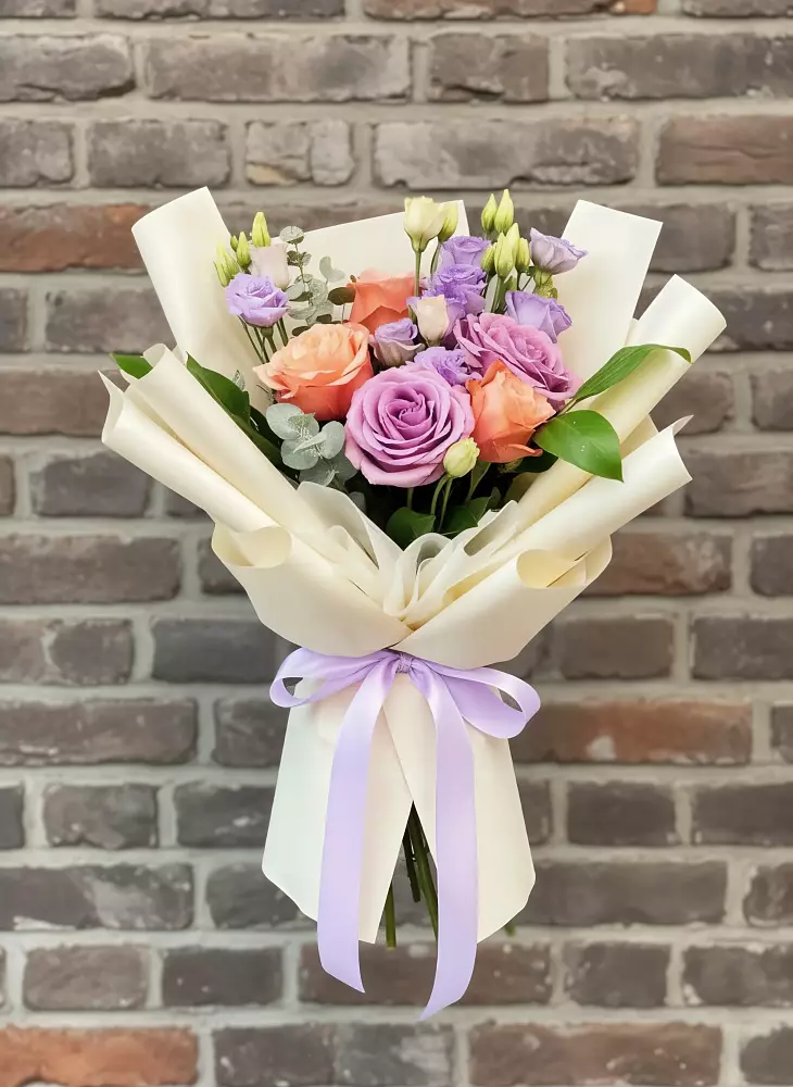 Букет цветов из: Лизиантусы и Розы в Арбаж