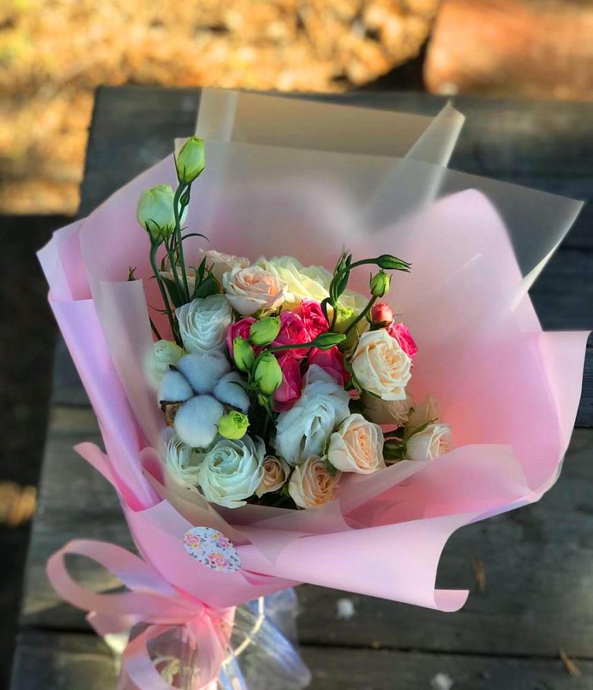 Букет цветов из: Розы и Лизиантусы в Арбаж