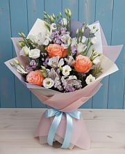 Букет цветов из:  Лизиантусы, Розы, Альстромерии и Гипсофила в Арбаж