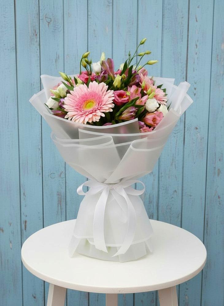 Букет цветов из: Герберы, Альстромерии и Лизиантусы в Арбаж