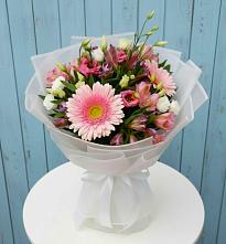 Букет цветов из:  Герберы, Альстромерии и Лизиантусы #REPLACE_PRED# Арбаж