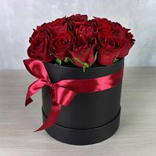 Цветочная композиция из Розы в шляпной коробке в Арбаж