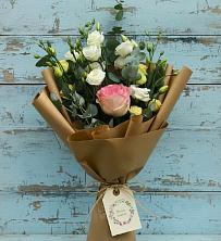 Букет цветов из:  Розы и Лизиантусы в Арбаж